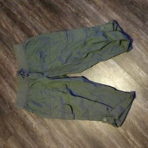 Almost Famous women's capris, size L